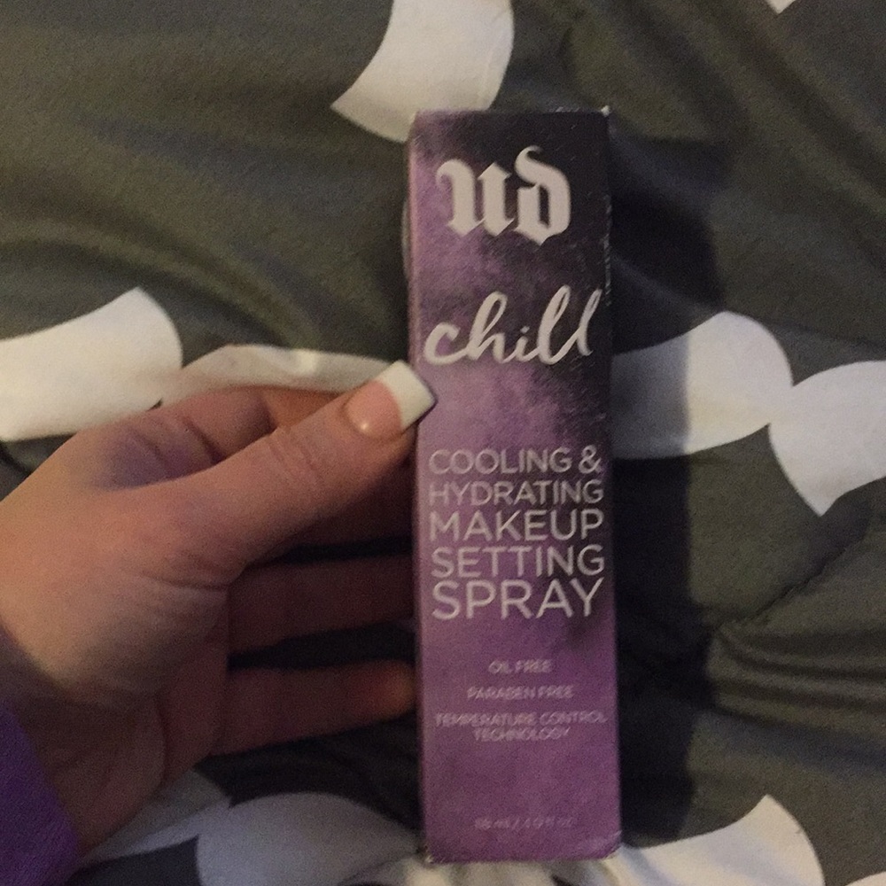 UD chill setting spray